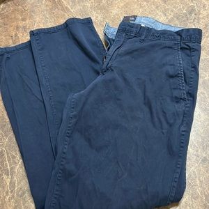 Gap Khakis 34x32 navy like new.
